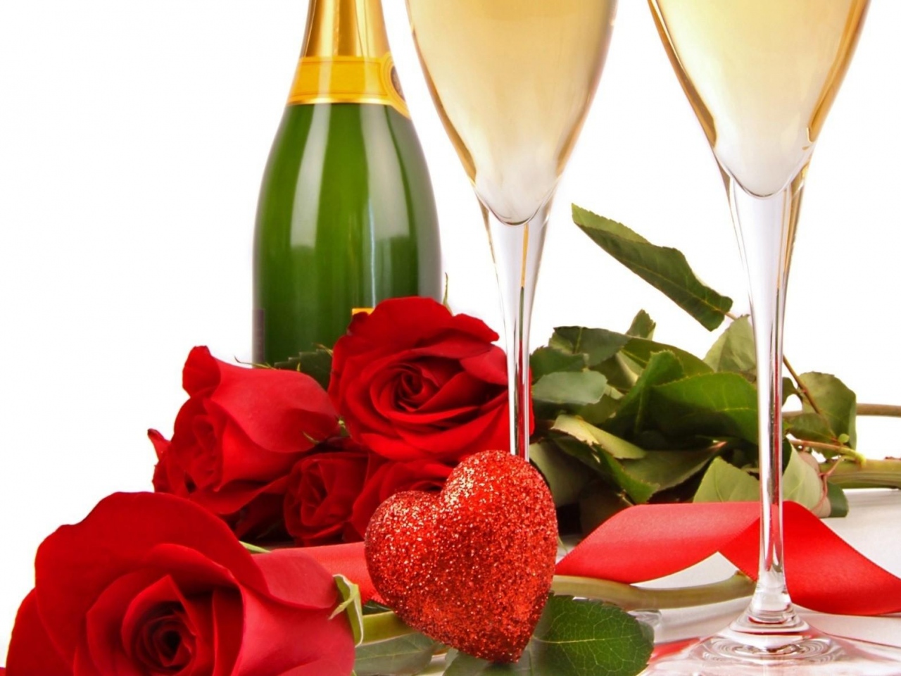 valentines-day-heart-rose-bouquet-champagne-glasses-holiday